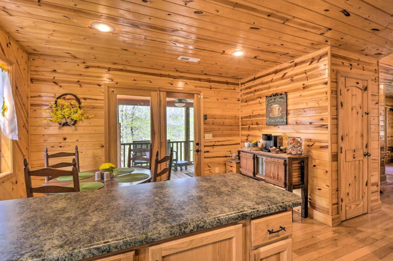 Cozy Hiawassee Cabin With Fire Pit And Mtn Views! 외부 사진