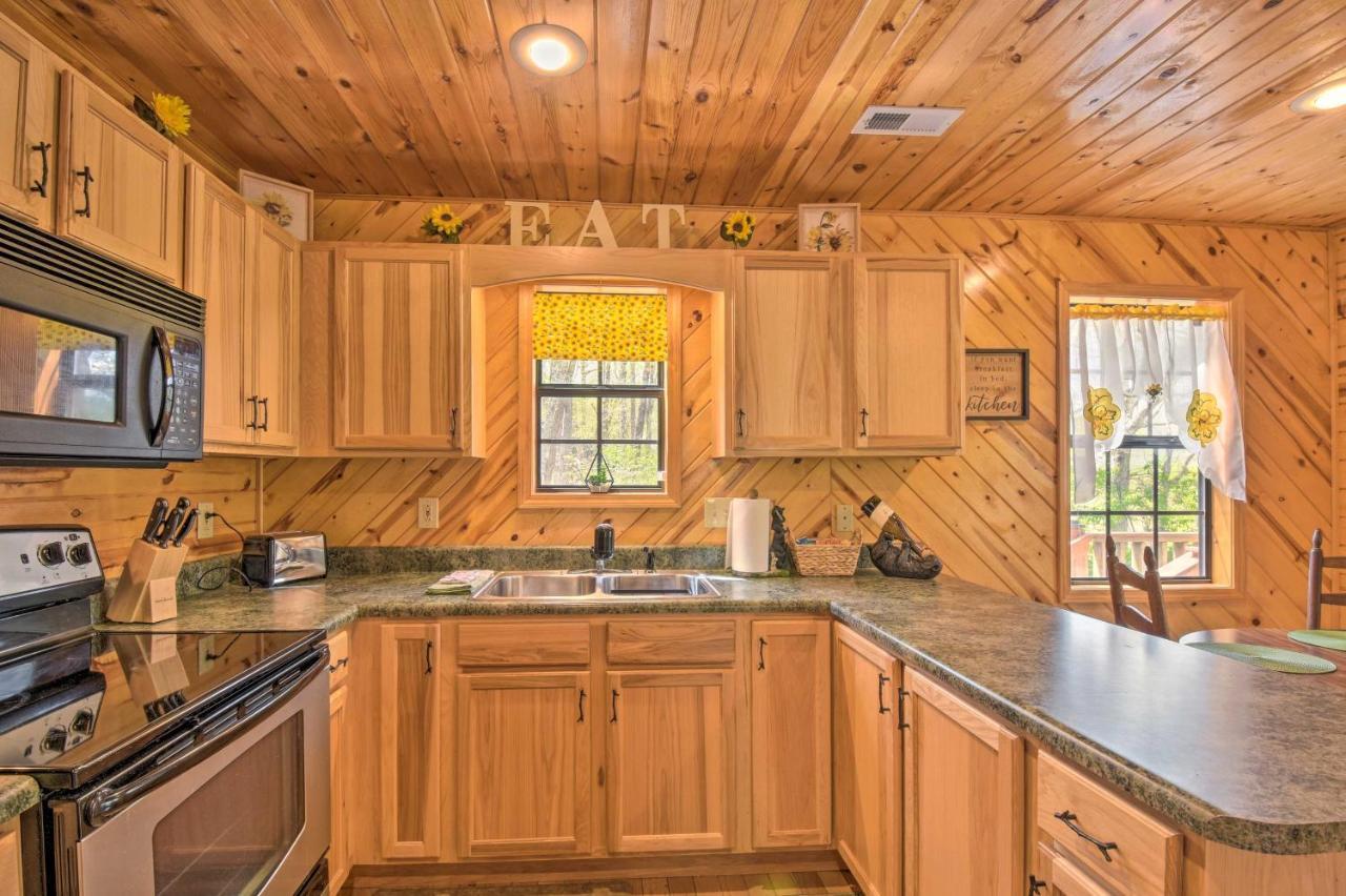 Cozy Hiawassee Cabin With Fire Pit And Mtn Views! 외부 사진