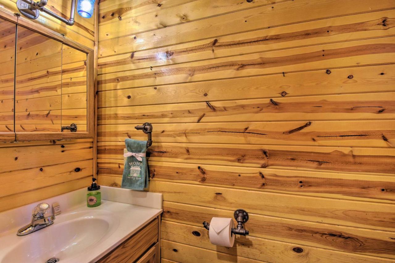 Cozy Hiawassee Cabin With Fire Pit And Mtn Views! 외부 사진